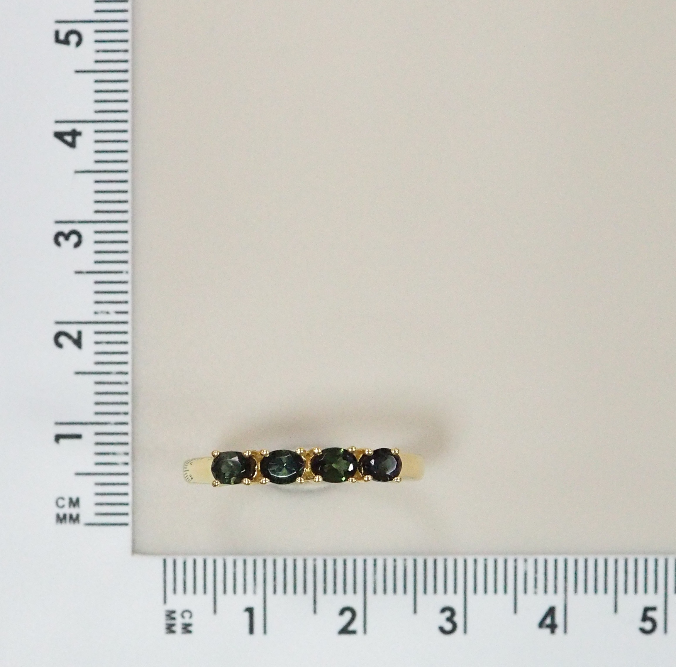 Серебряное кольцо 925 пробы; вставки 4 Турмалин зеленый 0,65 ct.;